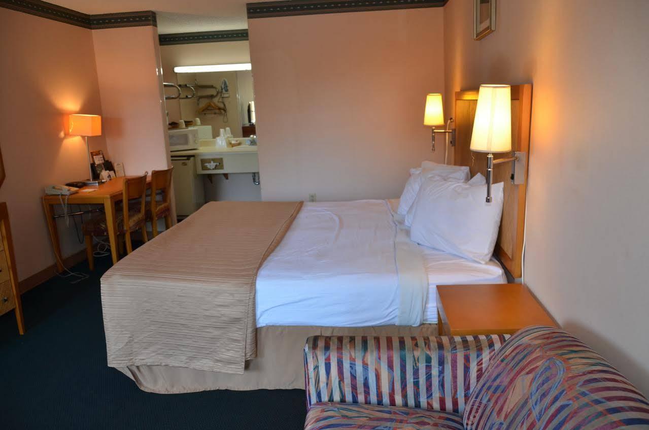 Days Inn Cheraw מראה חיצוני תמונה