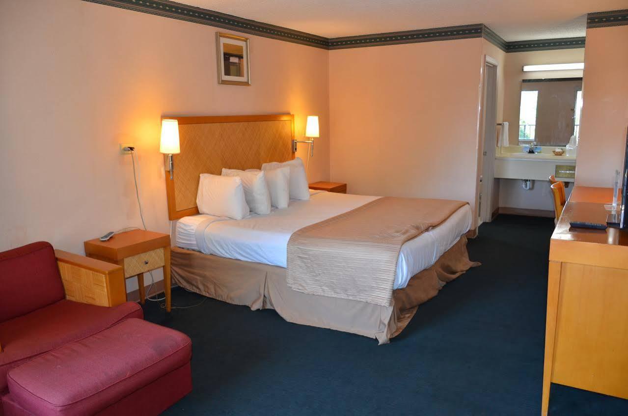 Days Inn Cheraw מראה חיצוני תמונה