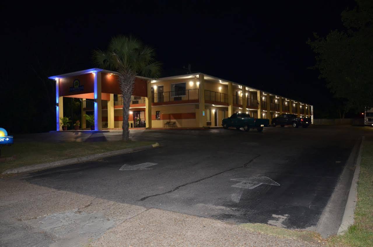 Days Inn Cheraw מראה חיצוני תמונה
